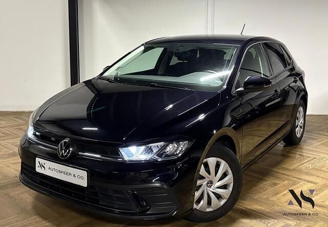 Zwart (metallic) Gebruikt 2022 VW Polo Business Hatchback | € 19.940 (Super prijs) - Afbeelding 1/4