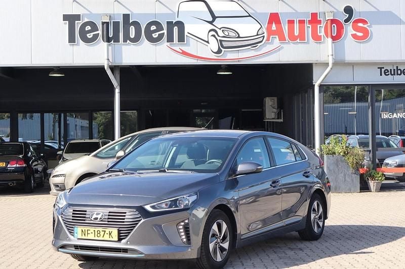 Grijs Occasion 2017 Hyundai Ioniq Comfort Hatchback | € 13.985 (Eerlijke prijs) - Afbeelding 1/4