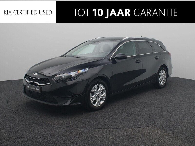 Zwart, metallic lak Gebruikt 2022 Kia Ceed Sportswagon Stationwagen | € 19.940 (Duur) - Afbeelding 1/2