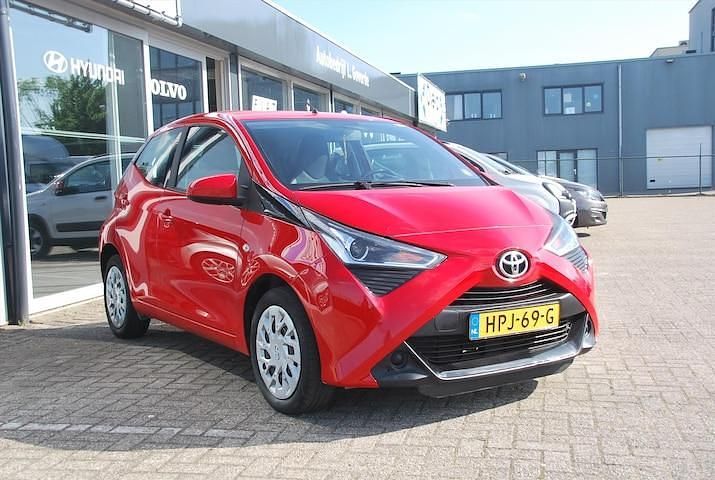 Occasion Toyota Aygo X-play 2022 Rood Hatchback