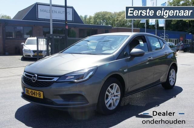 Grijs Gebruikt 2017 Opel Astra Edition Hatchback | € 12.899 (Eerlijke prijs) - Afbeelding 1/4