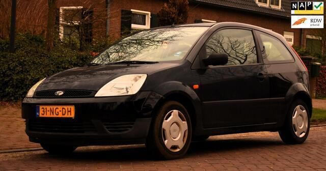 Zwart Gebruikt 2003 Ford Fiesta Celebration Hatchback | € 999 (Eerlijke prijs) - Afbeelding 1/4