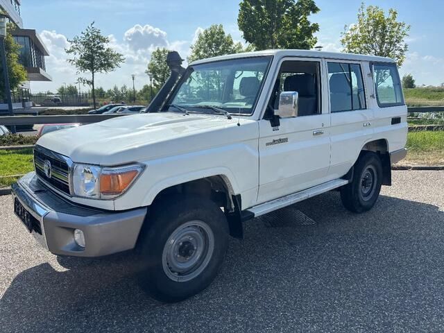 Wit Gebruikt 2019 Toyota Land Cruiser SUV | € 29.500 (Eerlijke prijs) - Afbeelding 1/4
