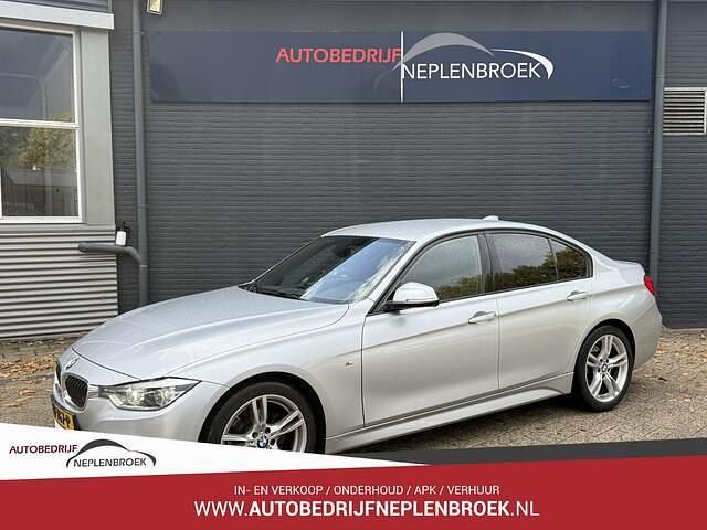 Grijs Gebruikt 2016 BMW 128 M Sport Sedan | € 14.750 - Afbeelding 1/4