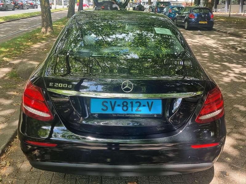 Zwart Gebruikt 2018 Mercedes E200 Sedan | € 18.500 (Goede deal) - Afbeelding 1/4