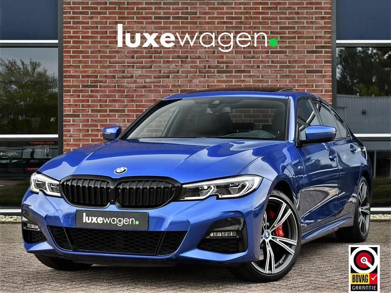 Blauw Gebruikt 2020 BMW 330e M Sport Sedan | € 35.900 (Eerlijke prijs) - Afbeelding 1/4