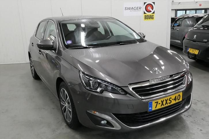 Grijs Gebruikt 2014 Peugeot 308 Allure Hatchback | € 9.995 (Eerlijke prijs) - Afbeelding 1/4