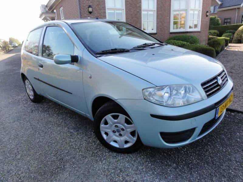 Groen Gebruikt 2003 Fiat Punto Dynamic Hatchback | € 1.945 (Eerlijke prijs) - Afbeelding 1/4