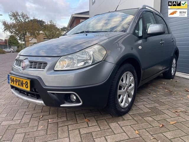 Grijs Gebruikt 2011 Fiat Sedici Emotion SUV | € 5.450 (Goede deal) - Afbeelding 1/4