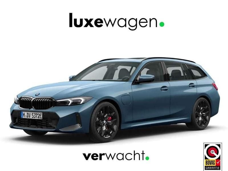 Blauw Gebruikt 2025 BMW 330e M Sport Stationwagen | € 52.900 (Super prijs) - Afbeelding 1/4