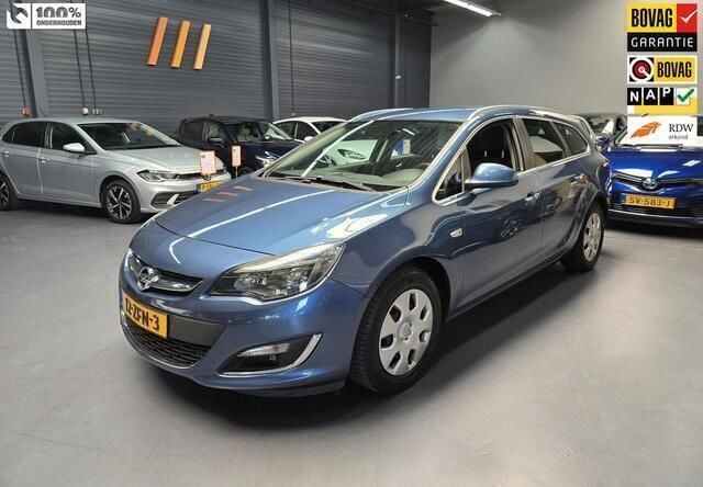 Blauw Gebruikt 2012 Opel Astra Cosmo Stationwagen | € 6.495 (Eerlijke prijs) - Afbeelding 1/4