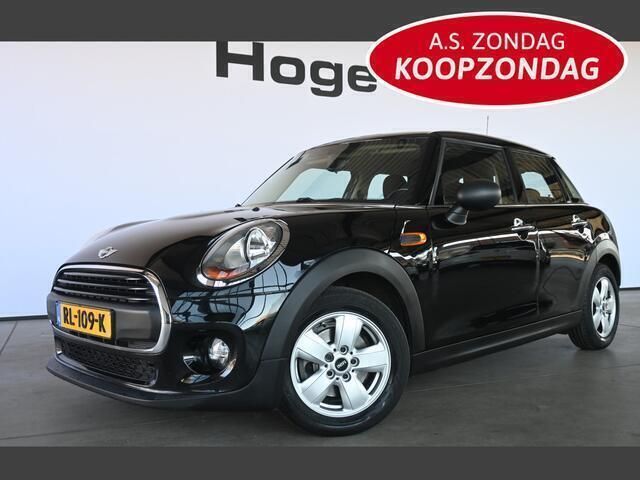 Zwart, metallic lak Gebruikt 2018 Mini ONE Business Hatchback | € 9.940 (Goede deal) - Afbeelding 1/4