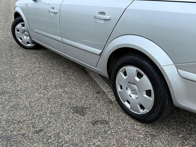 Occasion Opel Astra Enjoy 105 PK (77 kW) 2005 Grijs (metallic) Stationwagen