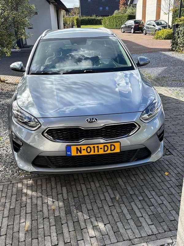 Grijs Gebruikt 2021 Kia Ceed Stationwagen | € 15.300 (Eerlijke prijs) - Afbeelding 1/4