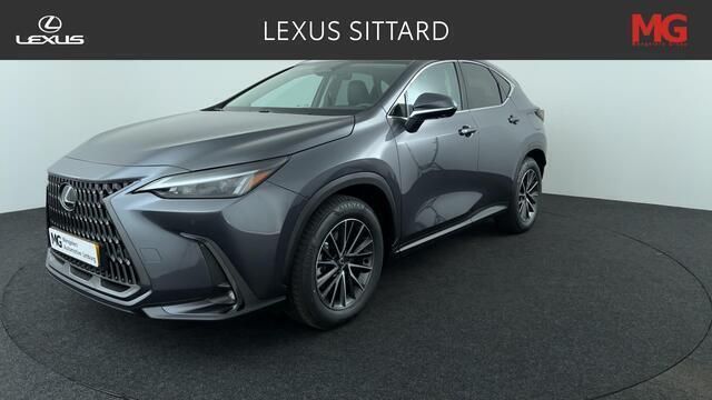 Grijs, metallic lak Nieuw 2025 Lexus NX450h+ Luxury Line SUV | € 69.900 (Iets duurder) - Afbeelding 1/4