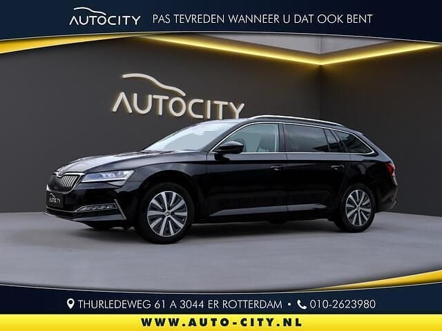 Zwart (metallic) Occasion 2022 Skoda Superb Style Stationwagen | € 24.950 (Eerlijke prijs) - Afbeelding 1/4