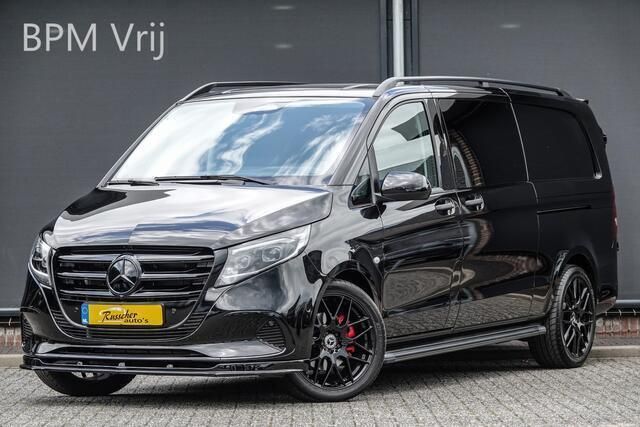 Zwart Nieuw 2024 Mercedes Vito MPV | € 71.450 - Afbeelding 1/4