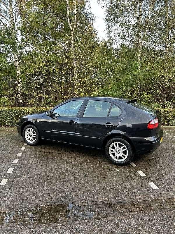 Zwart Gebruikt 2004 Seat Leon Stella Hatchback | € 995 (Goede deal) - Afbeelding 1/4