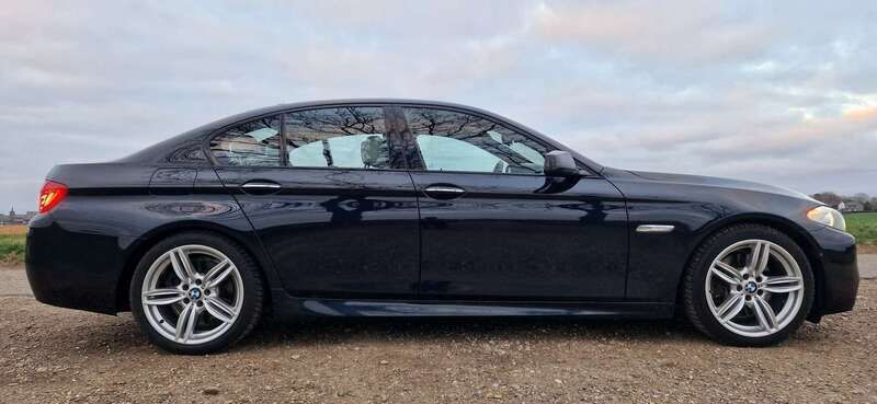 Zwart Gebruikt 2013 BMW 528 Executive Sedan | € 18.500 (Eerlijke prijs) - Afbeelding 1/4