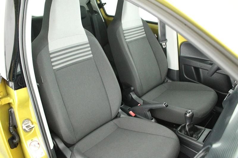 Occasion VW up! move up! 60 PK (44 kW) 2019 Geel Hatchback