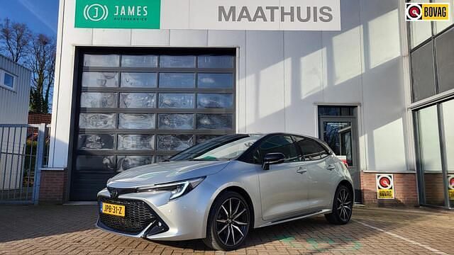 Grijs Occasion 2024 Toyota Corolla Hybrid Executive Hatchback | € 32.950 (Eerlijke prijs) - Afbeelding 1/4