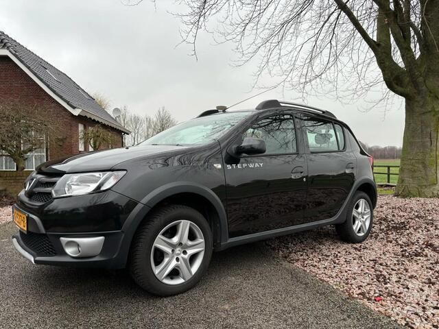 Zwart Gebruikt 2017 Dacia Sandero Stepway Hatchback | € 9.999 (Eerlijke prijs) - Afbeelding 1/4