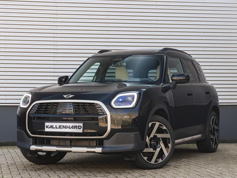 Zwart Gebruikt 2025 Mini Countryman Favoured SUV | € 47.875 (Eerlijke prijs) - Afbeelding 1/4