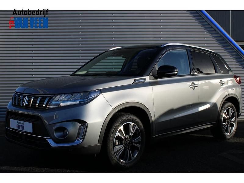 Grijs Gebruikt 2023 Suzuki Vitara Style SUV | € 25.190 (Eerlijke prijs) - Afbeelding 1/4