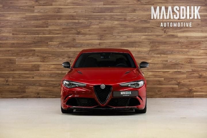Occasion Alfa Romeo Giulia Quadrifoglio 510 PK (375 kW) 2017 Rood Sedan