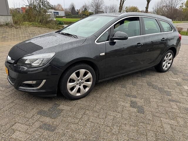 Zwart Gebruikt 2013 Opel Astra Sport Stationwagen | € 5.450 (Goede deal) - Afbeelding 1/4