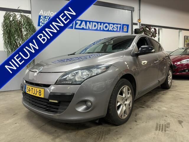 Grijs Gebruikt 2012 Renault Mégane III Hatchback | € 4.995 (Eerlijke prijs) - Afbeelding 1/4