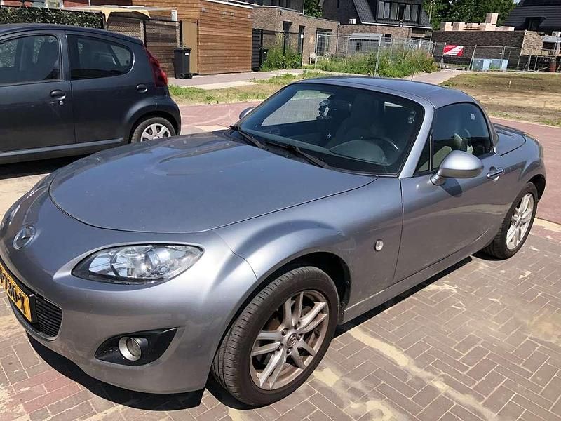 Grijs (metallic) Gebruikt 2011 Mazda MX5 Cabriolet | € 8.750 (Eerlijke prijs) - Afbeelding 1/4
