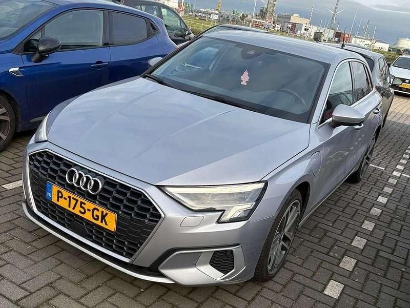 Zilver Gebruikt 2021 Audi A3 e-tron Hatchback | € 24.000 (Goede deal) - Afbeelding 1/4