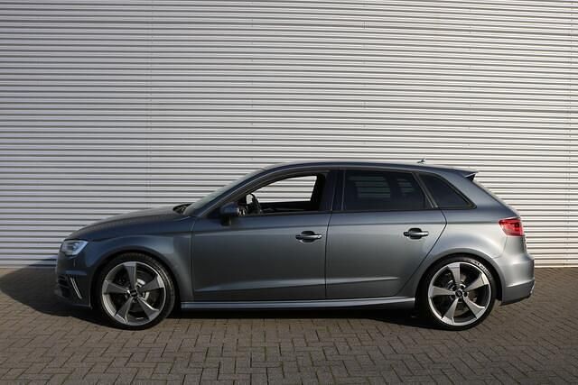 Grijs (metallic) Gebruikt 2014 Audi S3 Sportback Proline Hatchback | € 18.950 - Afbeelding 1/4