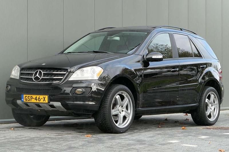 Zwart Gebruikt 2005 Mercedes ML350 SUV | € 10.940 (Eerlijke prijs) - Afbeelding 1/4