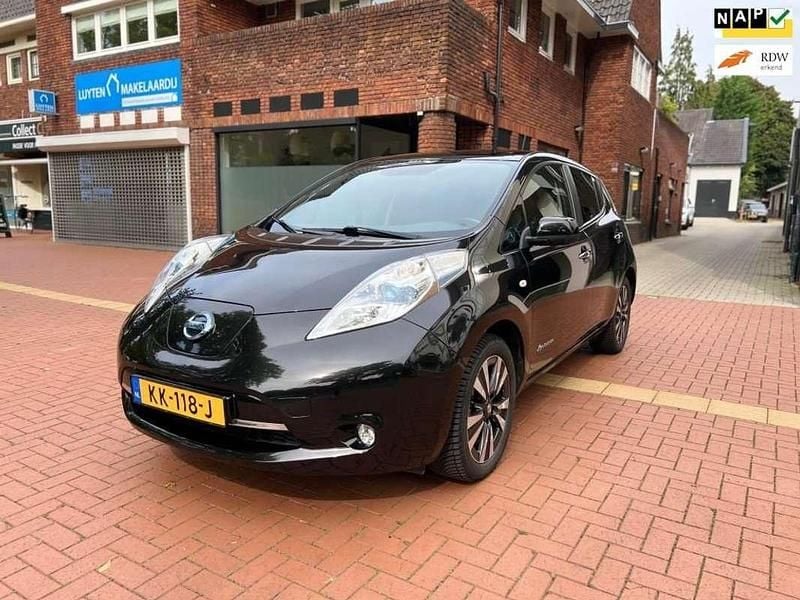 Zwart Gebruikt 2016 Nissan Leaf Tekna Hatchback | € 5.495 (Goede deal) - Afbeelding 1/4