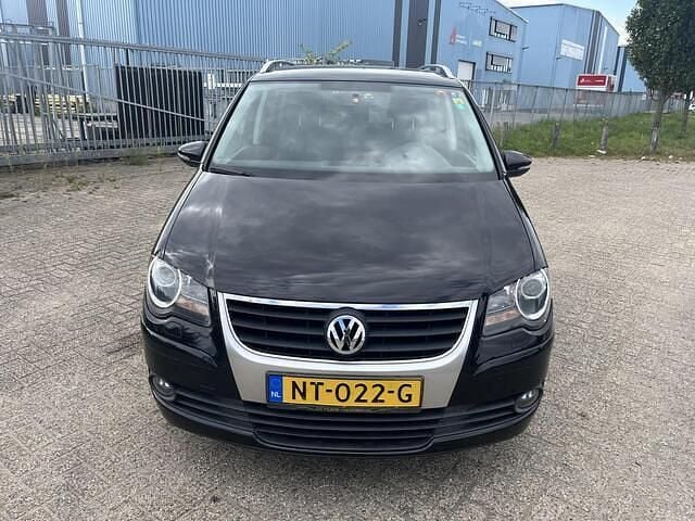 Zwart Occasion 2009 VW Touran Trendline MPV | € 2.599 (Goede deal) - Afbeelding 1/4