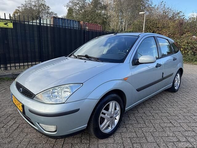 Groen Gebruikt 2003 Ford Focus Collection Hatchback | € 1.650 (Eerlijke prijs) - Afbeelding 1/4