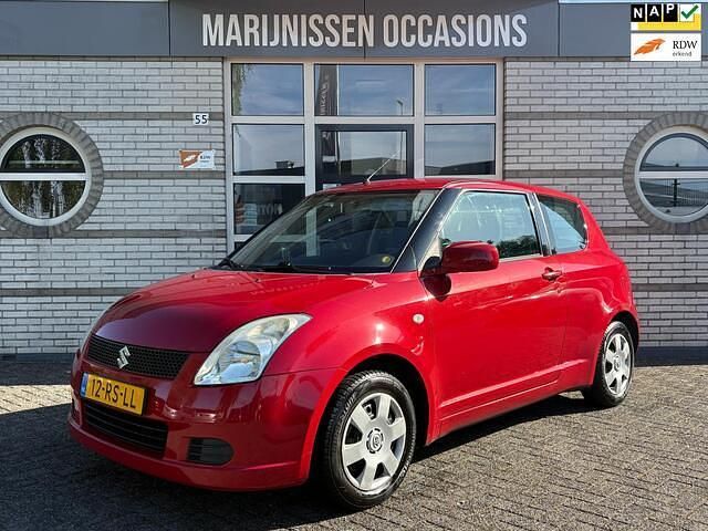 Rood Gebruikt 2005 Suzuki Swift GLS Hatchback | € 1.495 (Eerlijke prijs) - Afbeelding 1/4