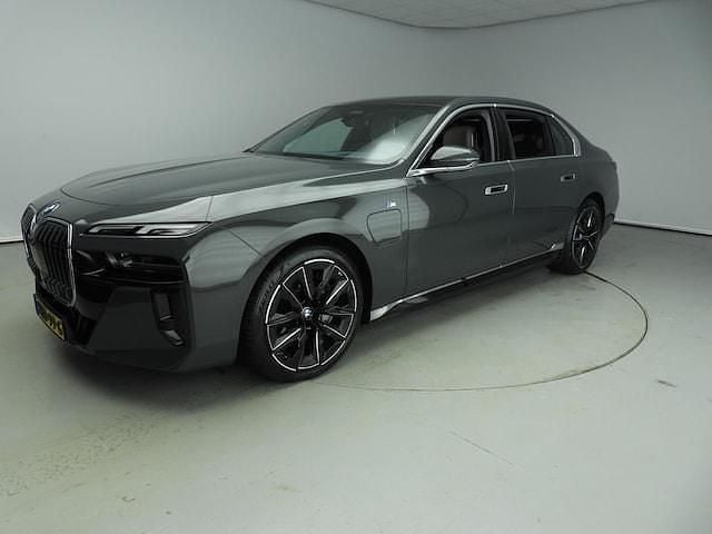 Occasion BMW 750e M Sport 489 PK (359 kW) 2025 Grijs (metallic) Sedan