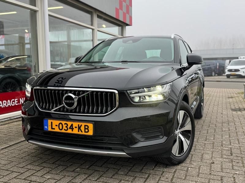 Zwart Occasion 2021 Volvo XC40 Inscription SUV | € 24.798 (Eerlijke prijs) - Afbeelding 1/4