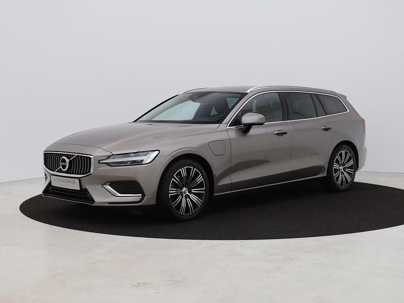 Grijs (metallic) Gebruikt 2020 Volvo V60 Inscription Stationwagen | € 27.700 (Goede deal) - Afbeelding 1/4