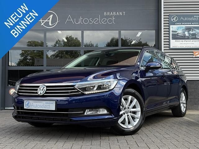 Blauw Gebruikt 2018 VW Passat Highline Stationwagen | € 19.990 (Goede deal) - Afbeelding 1/4
