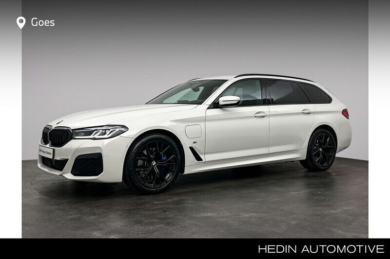 Wit Gebruikt 2021 BMW 530e M Sport Stationwagen | € 37.880 (Eerlijke prijs) - Afbeelding 1/4