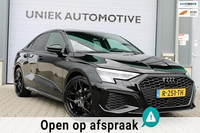 Zwart Gebruikt 2022 Audi A3 S-Line Sedan | € 28.995 (Goede deal) - Afbeelding 1/4