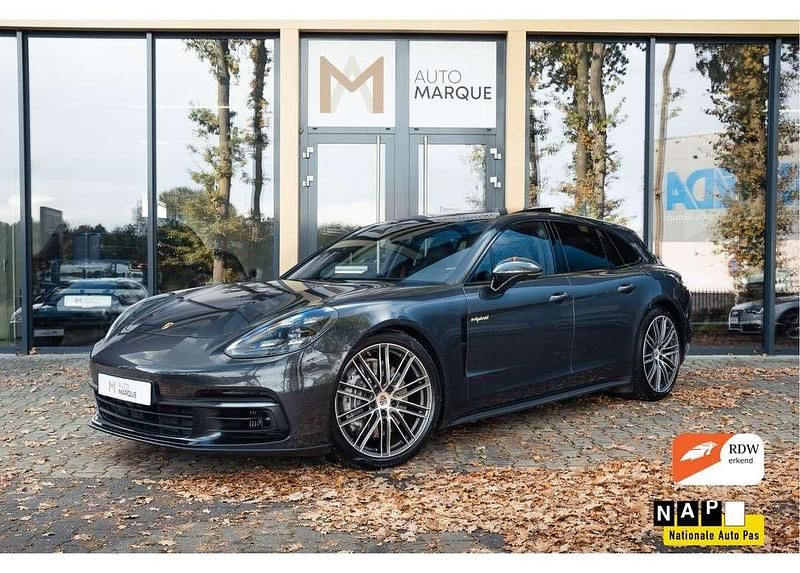 Grijs Gebruikt 2018 Porsche Panamera S E-Hybrid Sport Turismo Sedan | € 54.900 (Goede deal) - Afbeelding 1/4