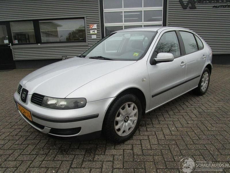 Occasion Seat Leon Stella 105 PK (77 kW) 2002 Grijs Hatchback