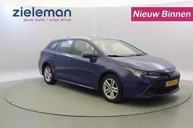 Blauw, metallic lak Gebruikt 2020 Toyota Corolla Active Stationwagen | € 15.845 (Eerlijke prijs) - Afbeelding 1/4
