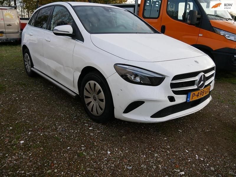 Wit Gebruikt 2022 Mercedes 200 MPV | € 6.499 - Afbeelding 1/3