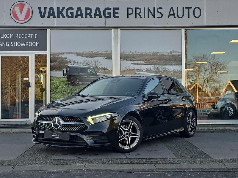 Zwart Occasion 2020 Mercedes A180 Business Hatchback | € 20.700 (Goede deal) - Afbeelding 1/4